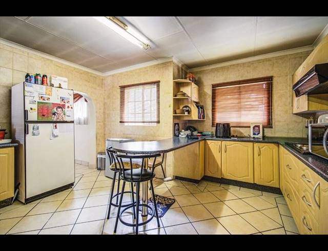 3 BEDROOM HOUSE FOR SALE IN VAN RIEBEECK PARK